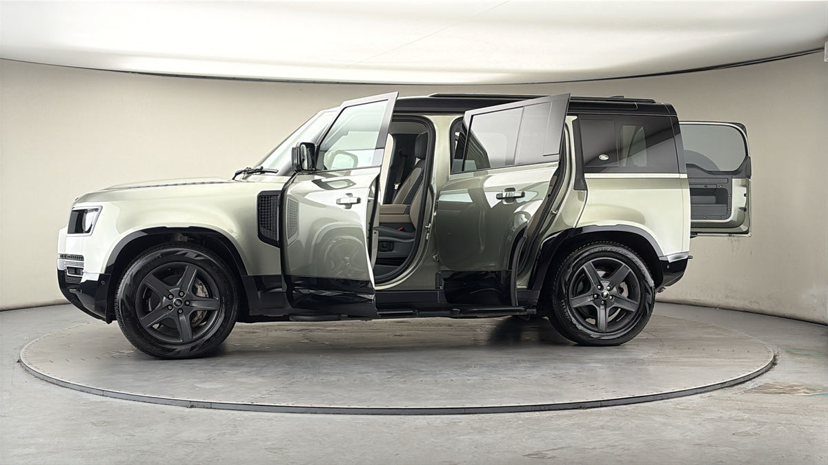 More views of Land Rover Defender 110
