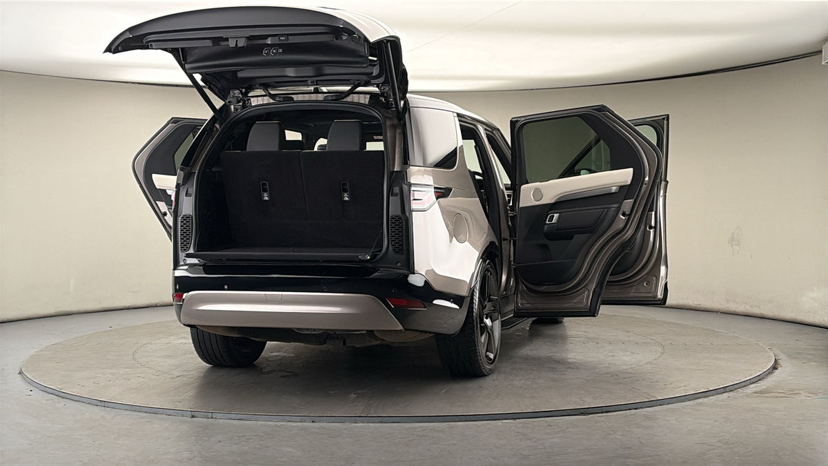 More views of Land Rover Discovery