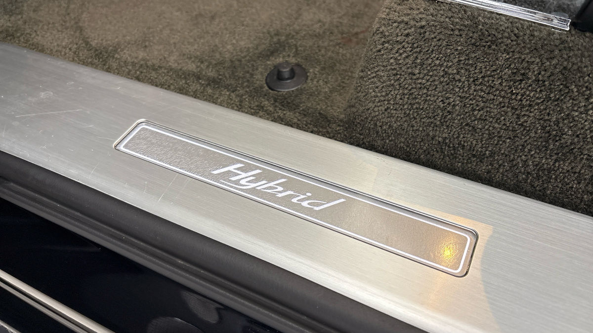 Bentley Bentayga Image 45