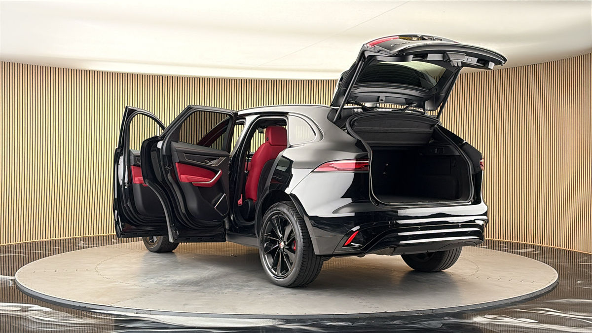 Jaguar F-PACE Image 23
