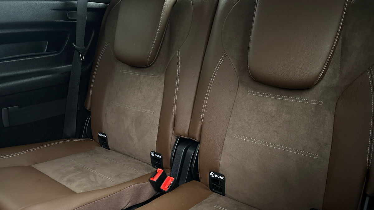 Mercedes-Benz GLB Image 25