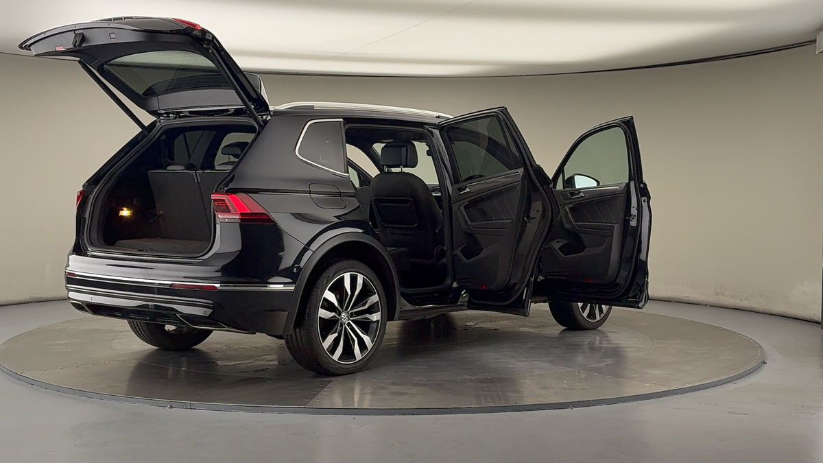 More views of Volkswagen Tiguan Allspace