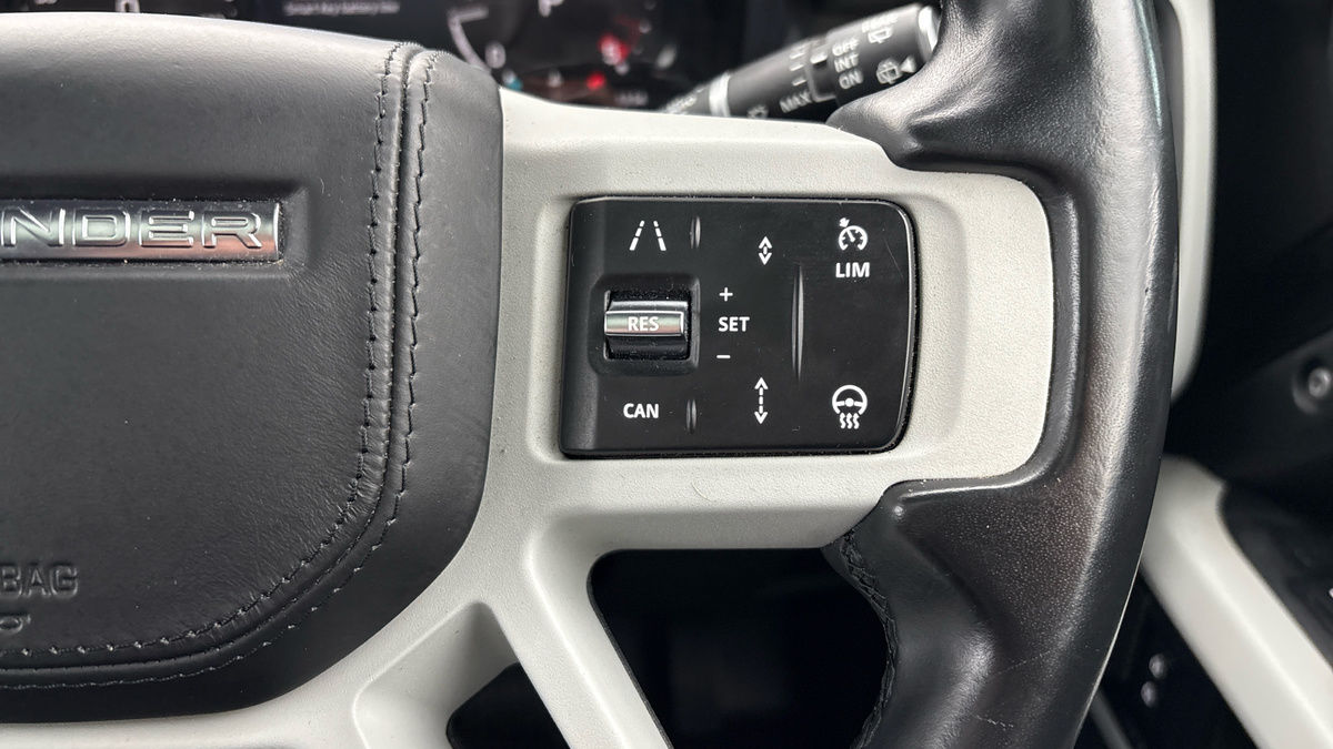 Land Rover Defender 110 Image 14