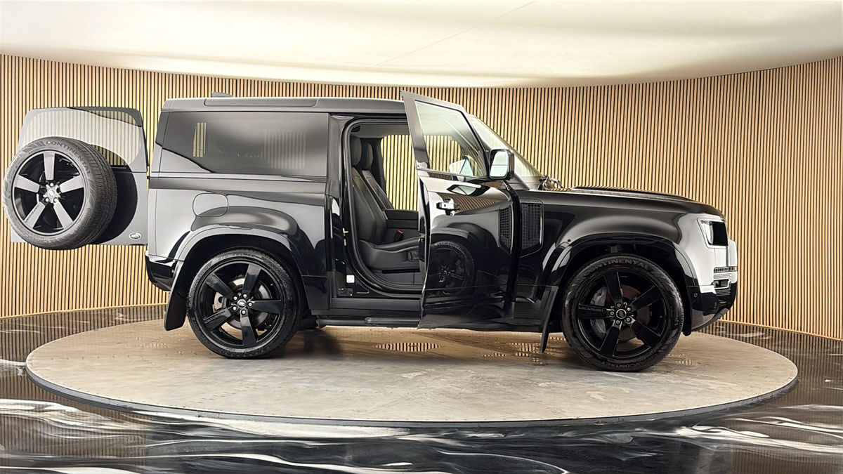 More views of Land Rover Defender 90