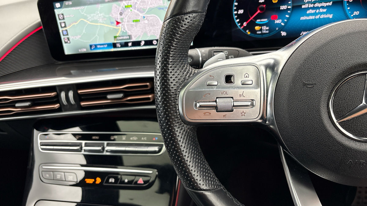 Mercedes-Benz EQC Image 13