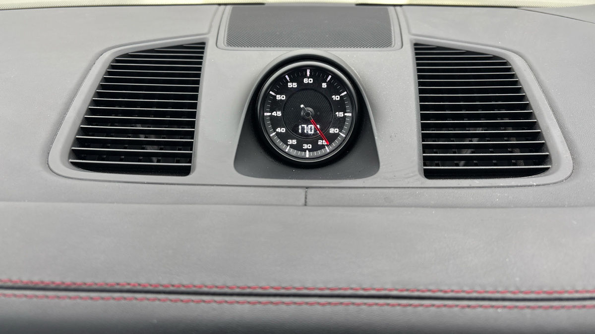 Porsche Cayenne Image 25