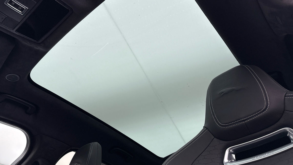 Jaguar F-PACE Image 6