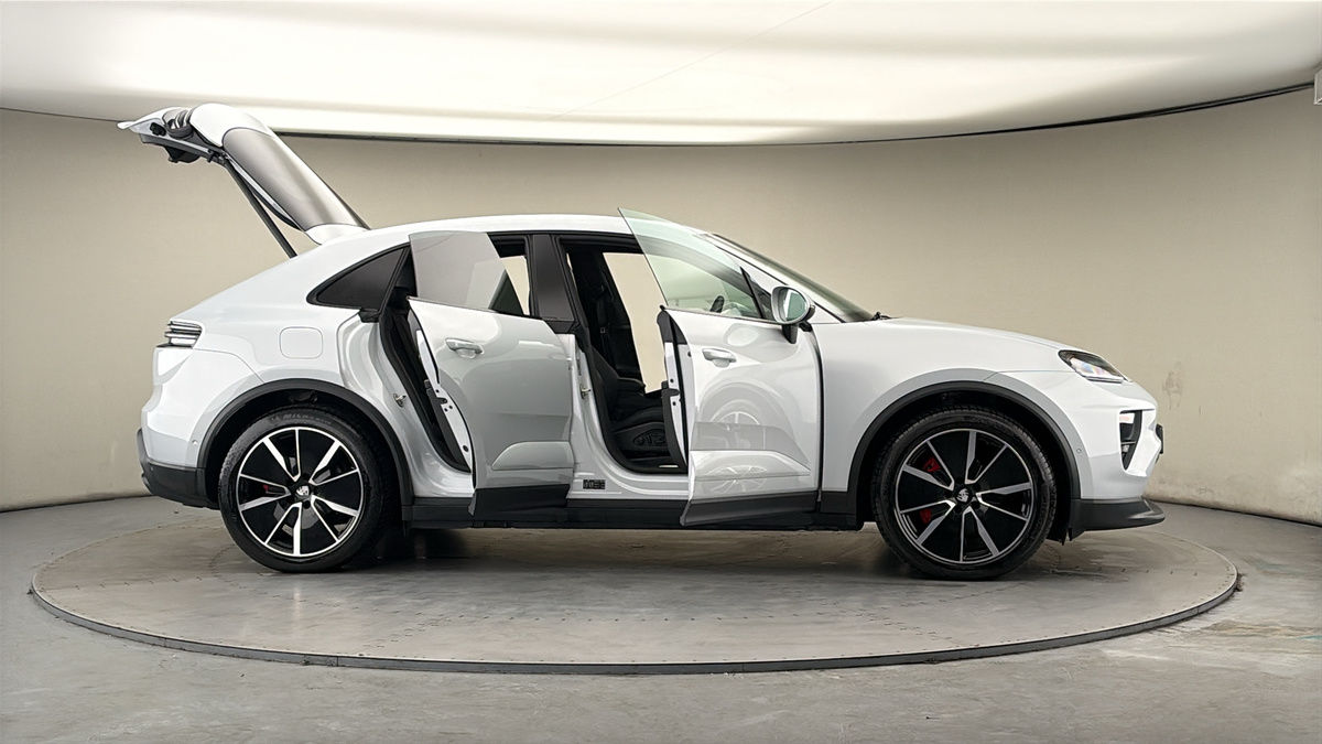 More views of Porsche Macan