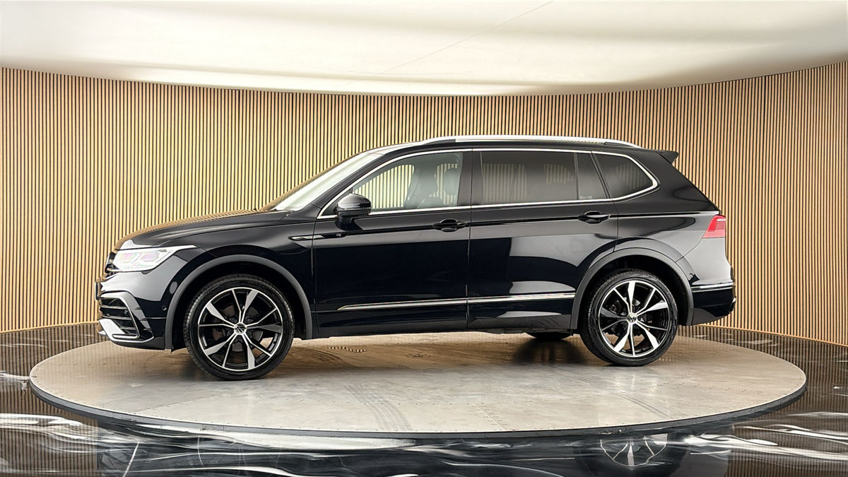 More views of Volkswagen Tiguan Allspace