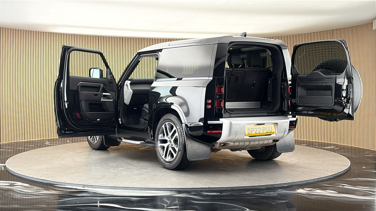 Land Rover Defender 90 Image 23