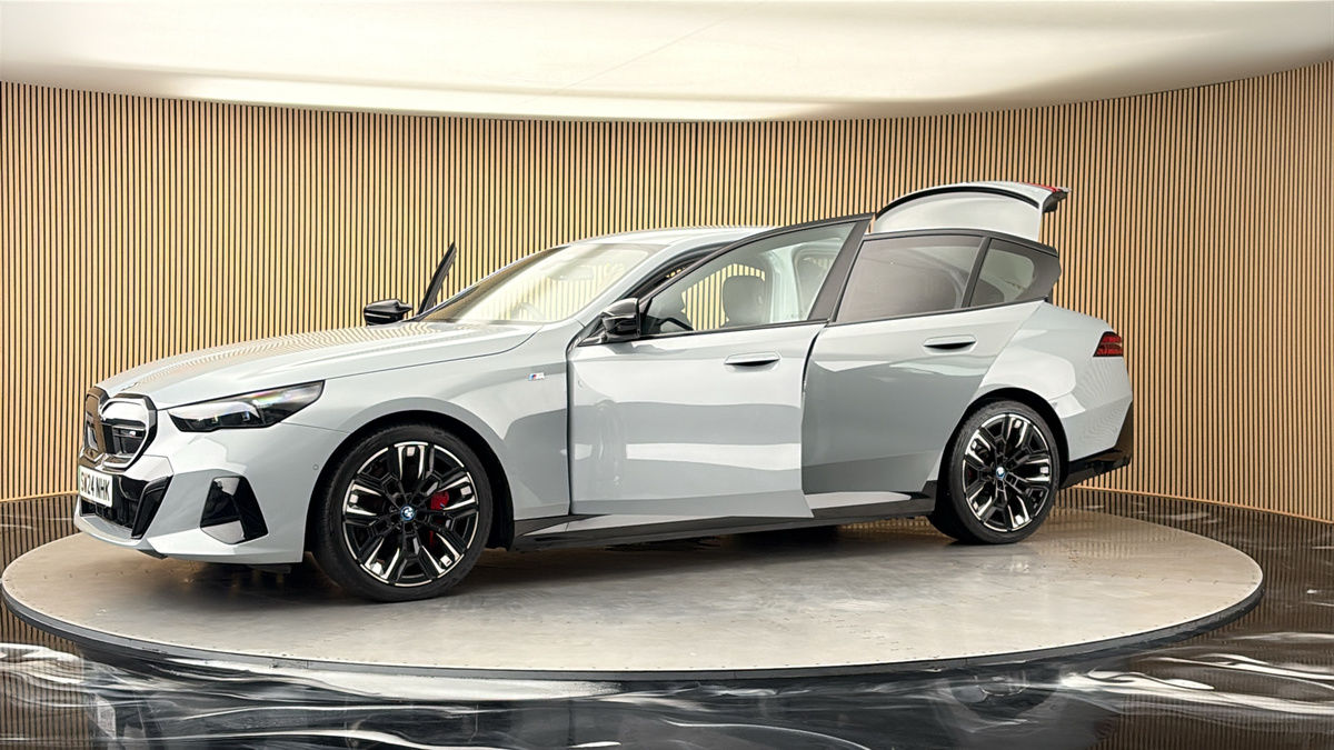 More views of BMW i5