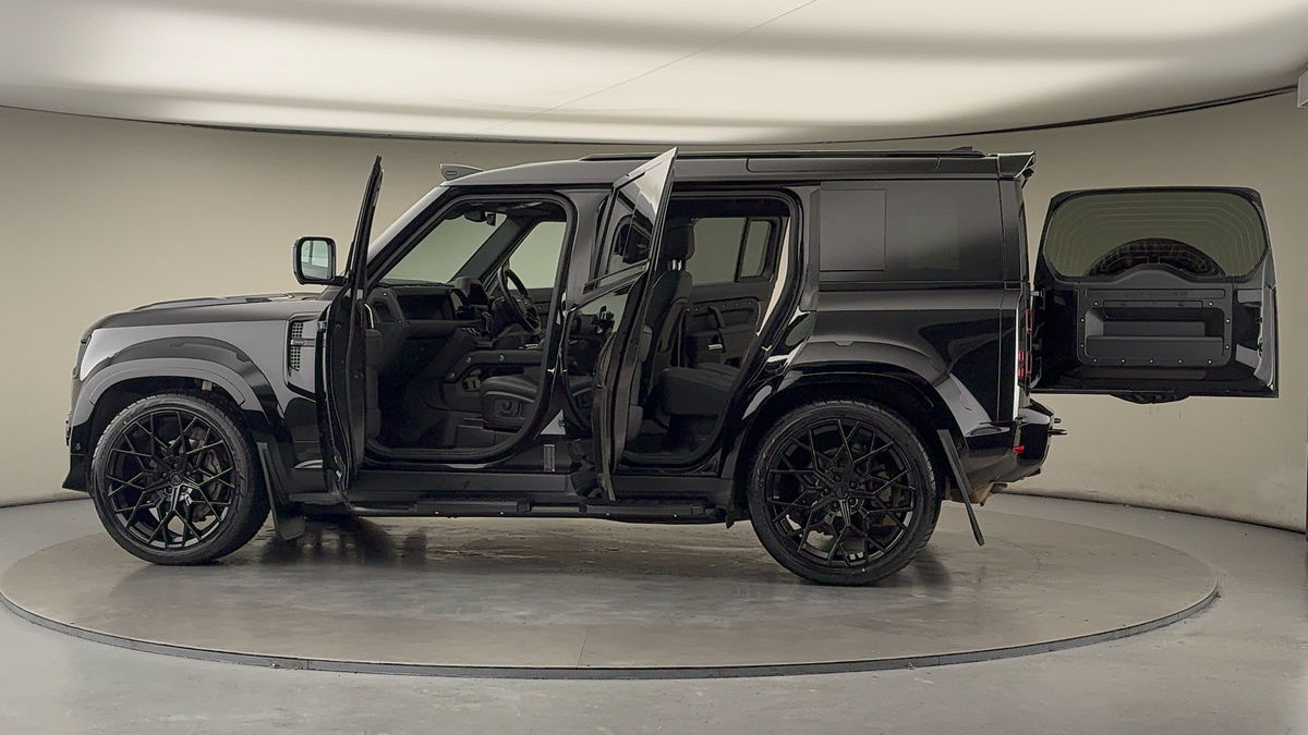 More views of Land Rover Defender 110