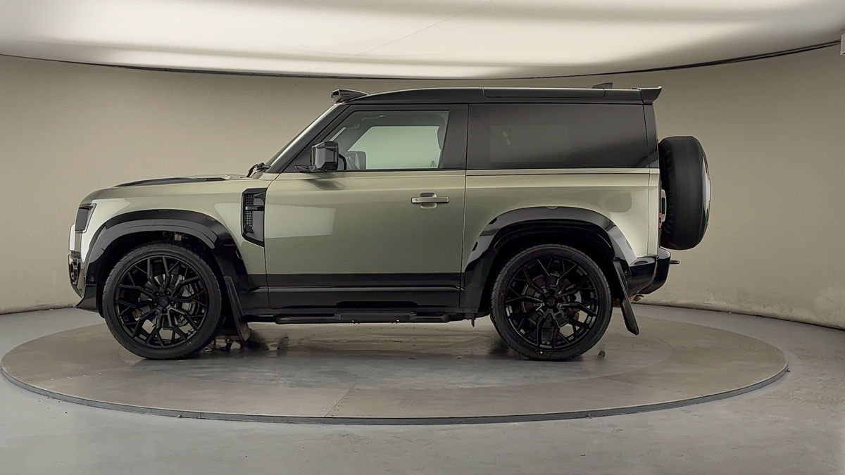 Land Rover Defender 90 Urban Image 15