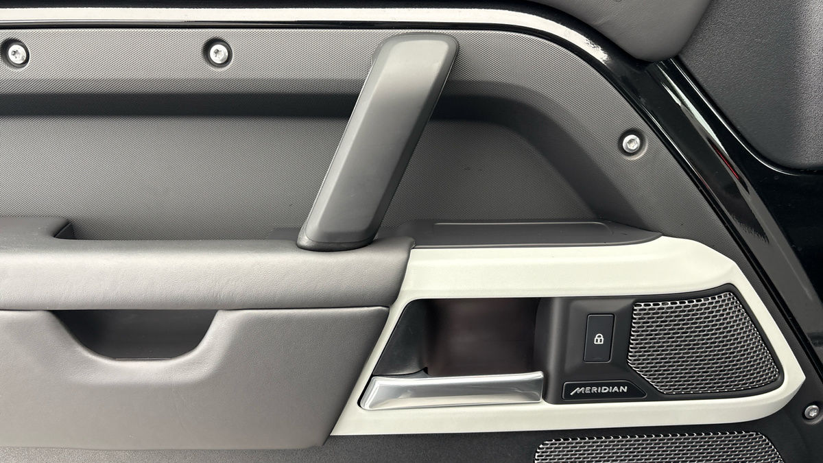 Land Rover Defender 90 Image 19