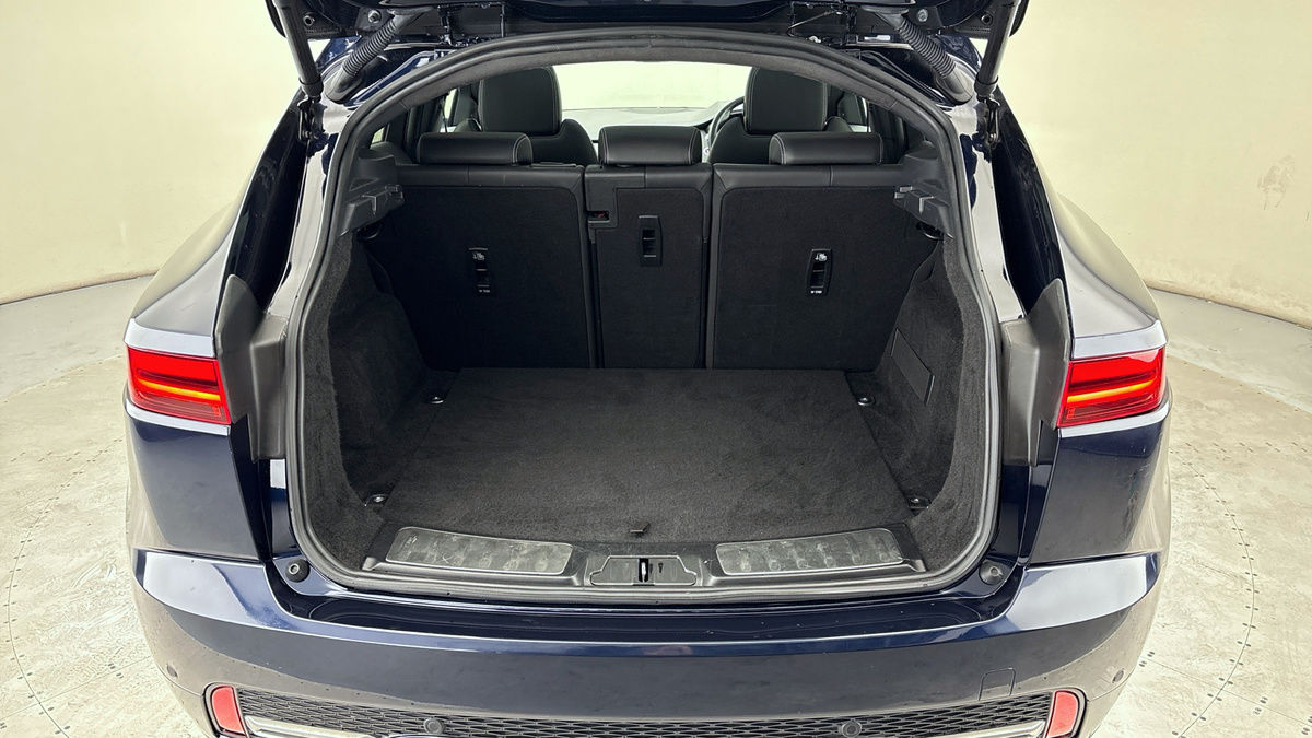 Jaguar E-PACE Image 11