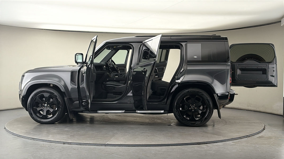 More views of Land Rover Defender 110