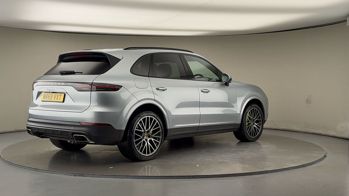 Porsche Cayenne Image 21