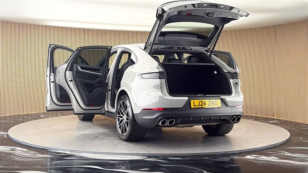 More views of Porsche Cayenne