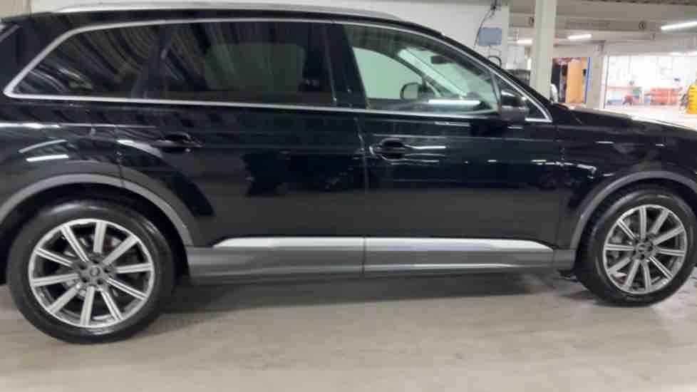 More views of Audi Q7