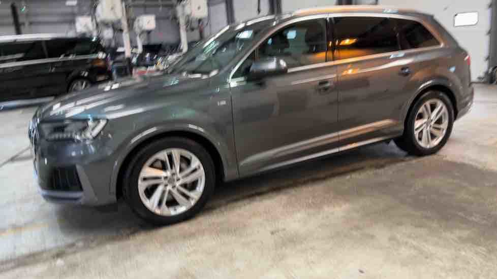More views of Audi Q7
