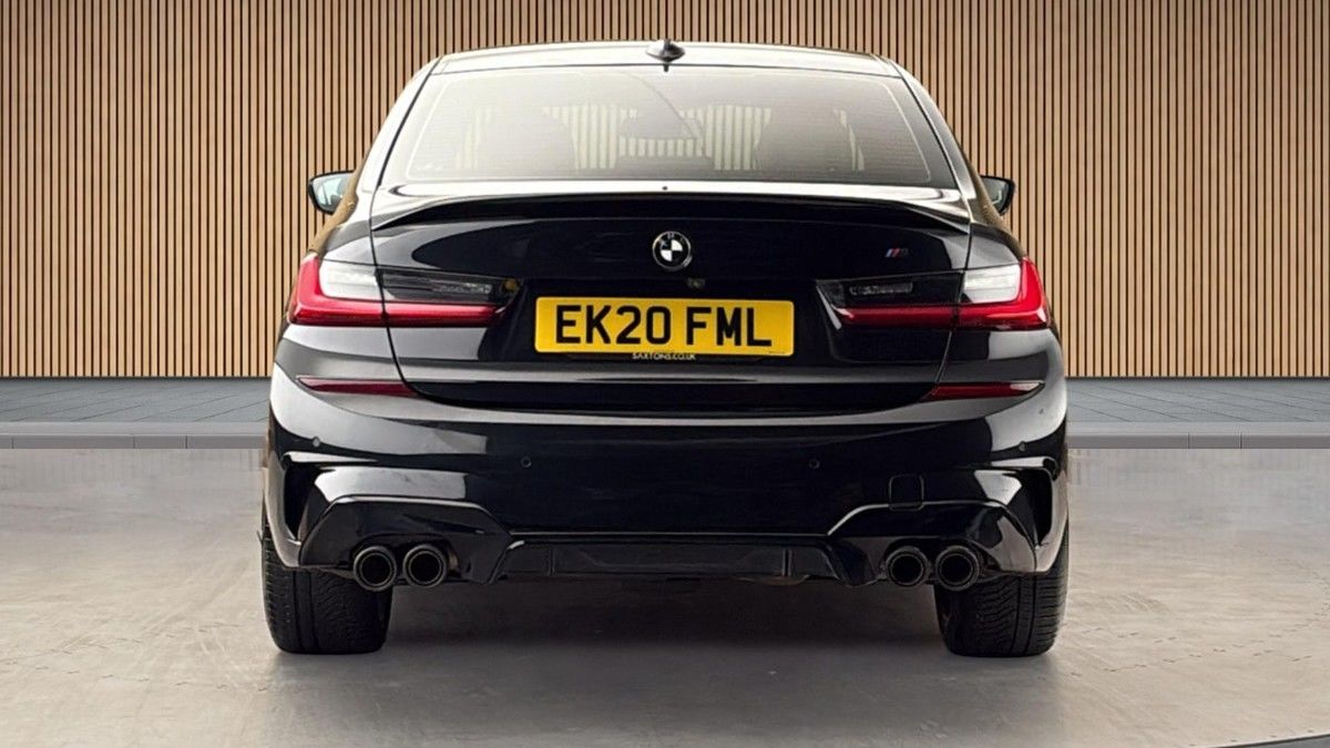 BMW 3 Series Image 4