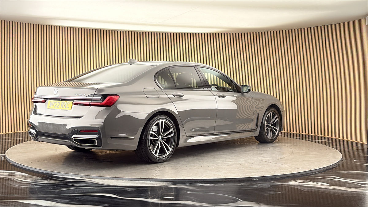 BMW 7 Series Image 21