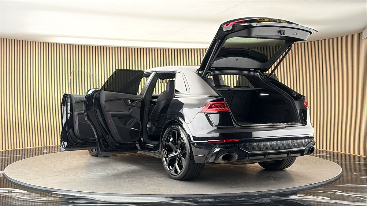 Audi RSQ8 Image 23