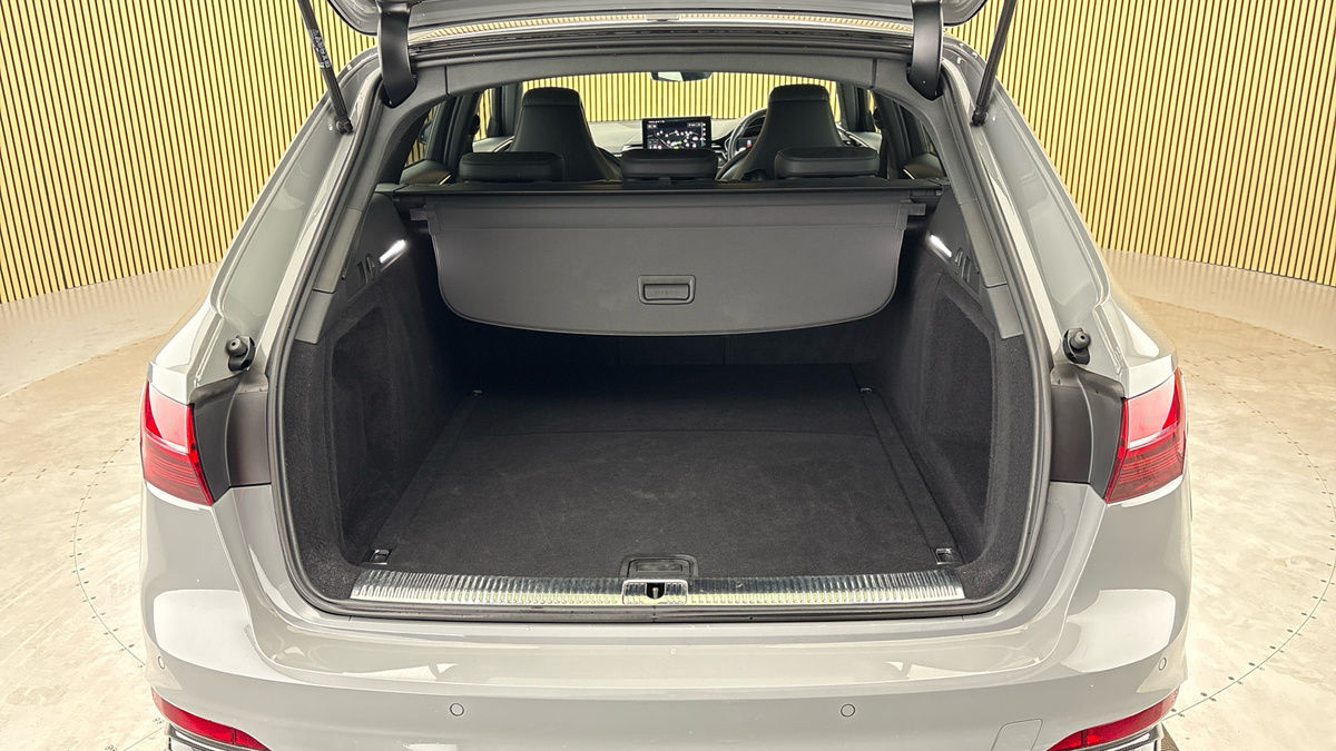 Audi RS4 Avant Image 11