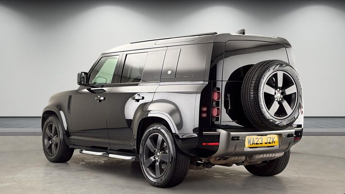 Land Rover Defender 110 Image 2