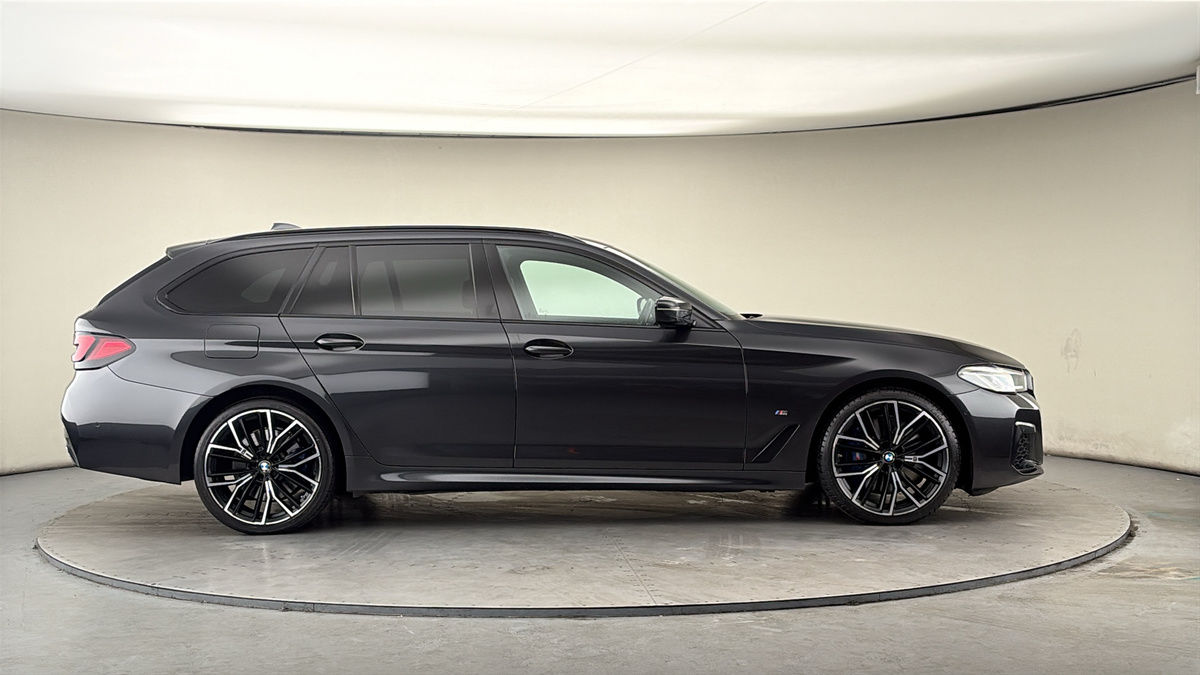 BMW 5 Series Image 16