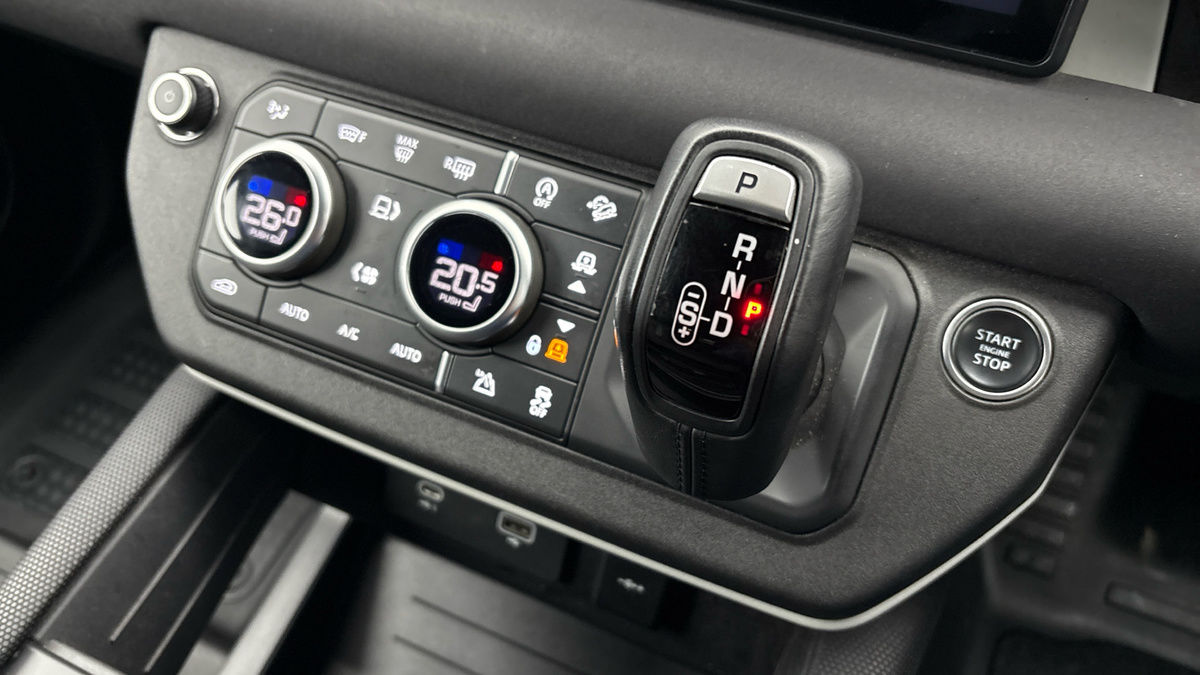 Land Rover Defender 110 Image 6