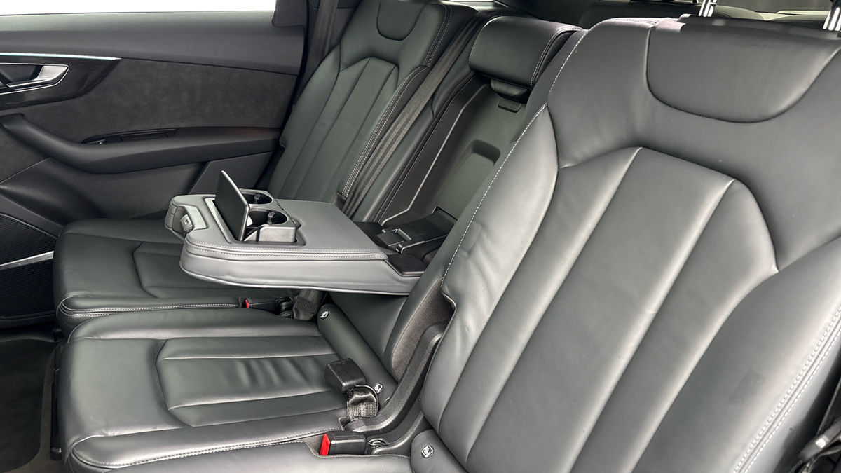 Audi Q7 Image 9