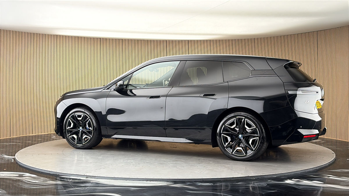 More views of BMW iX