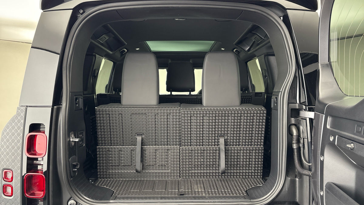 Land Rover Defender 110 Urban Image 11
