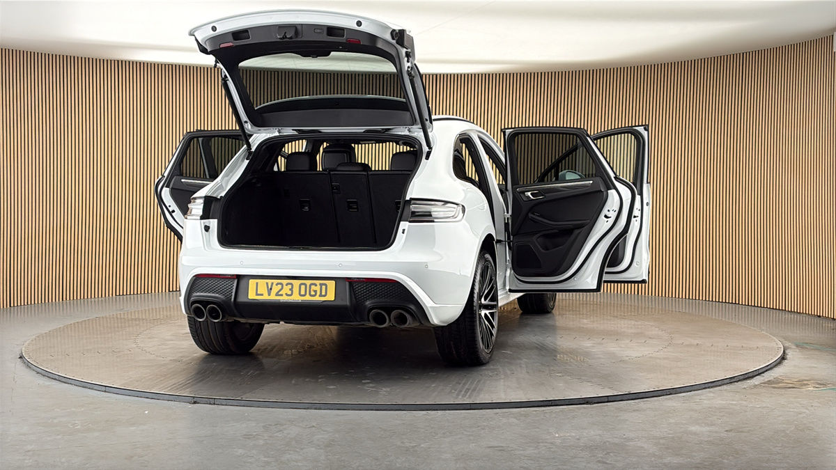 More views of Porsche Macan