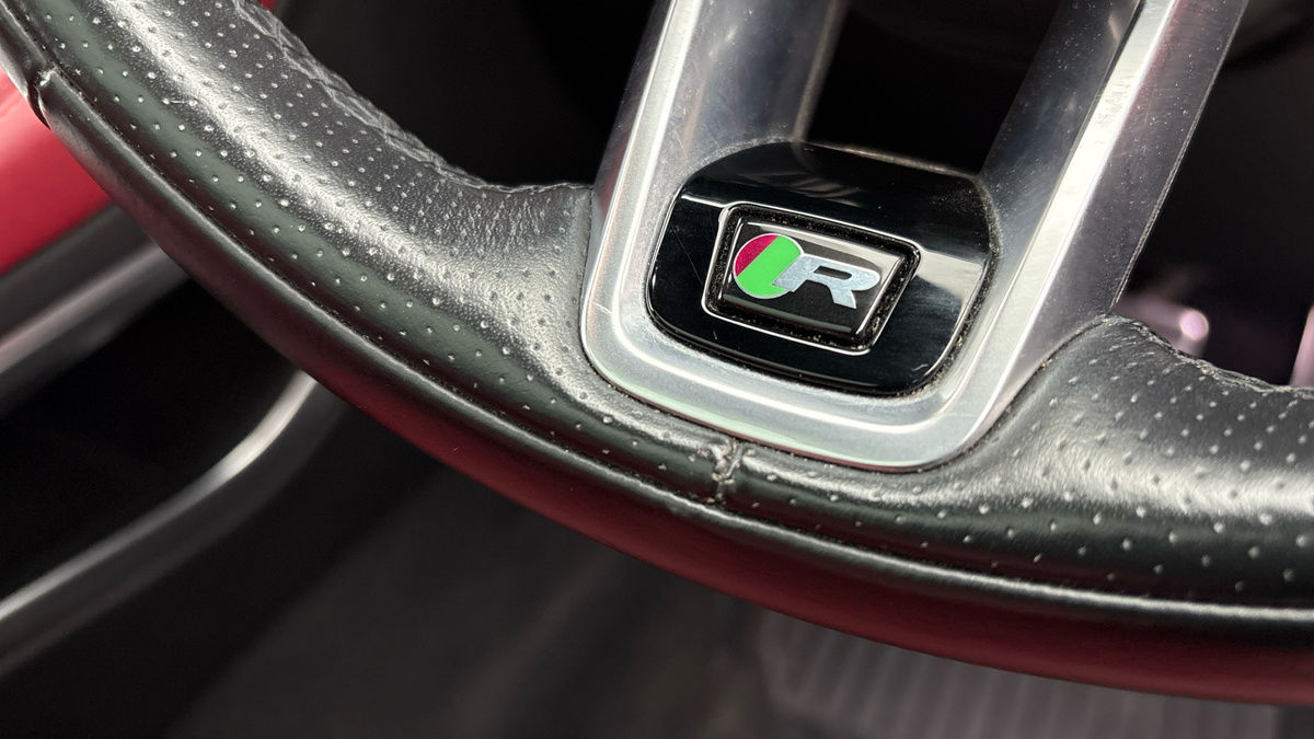 Jaguar F-PACE Image 29