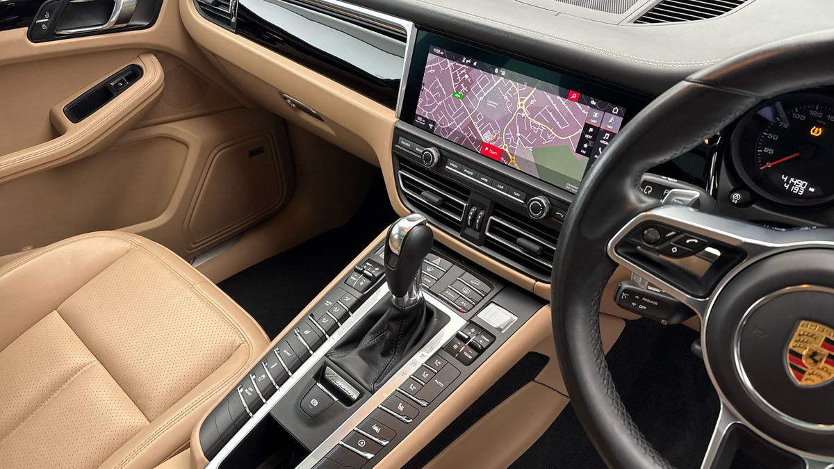 Porsche Macan Image 18