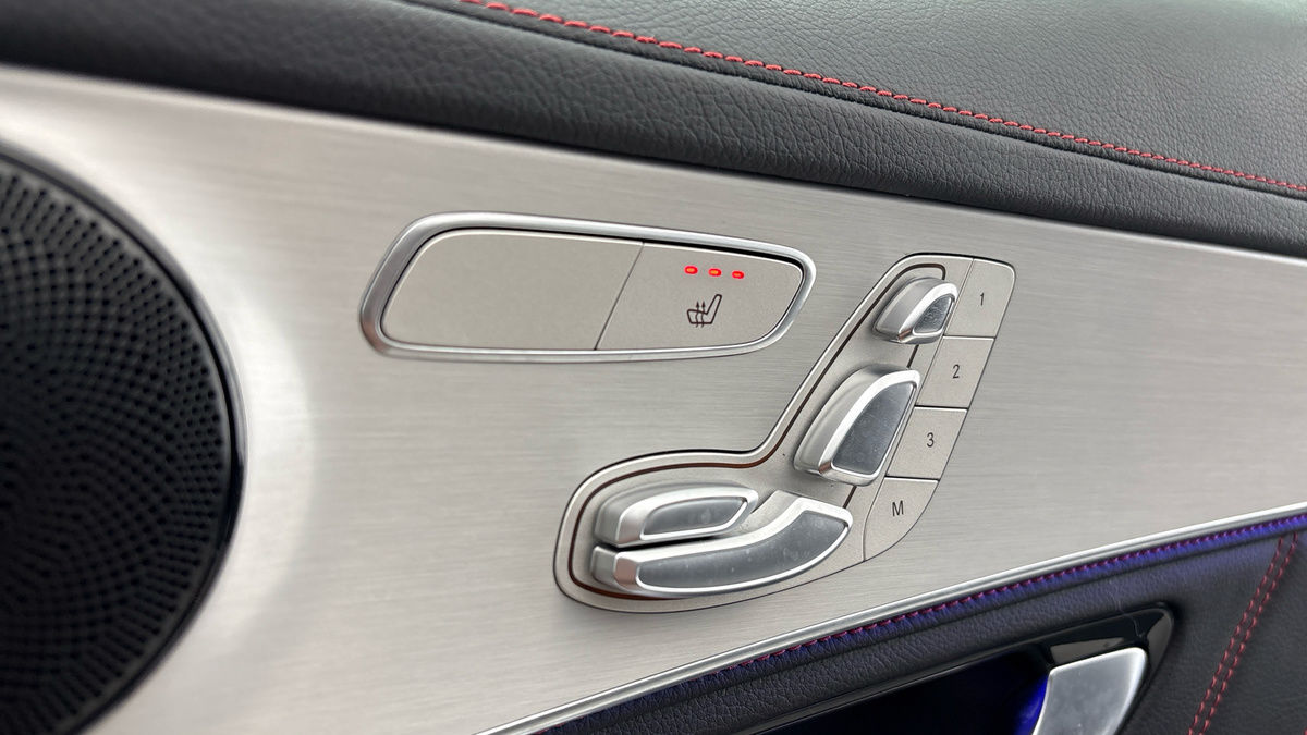 Mercedes-Benz GLC Image 32
