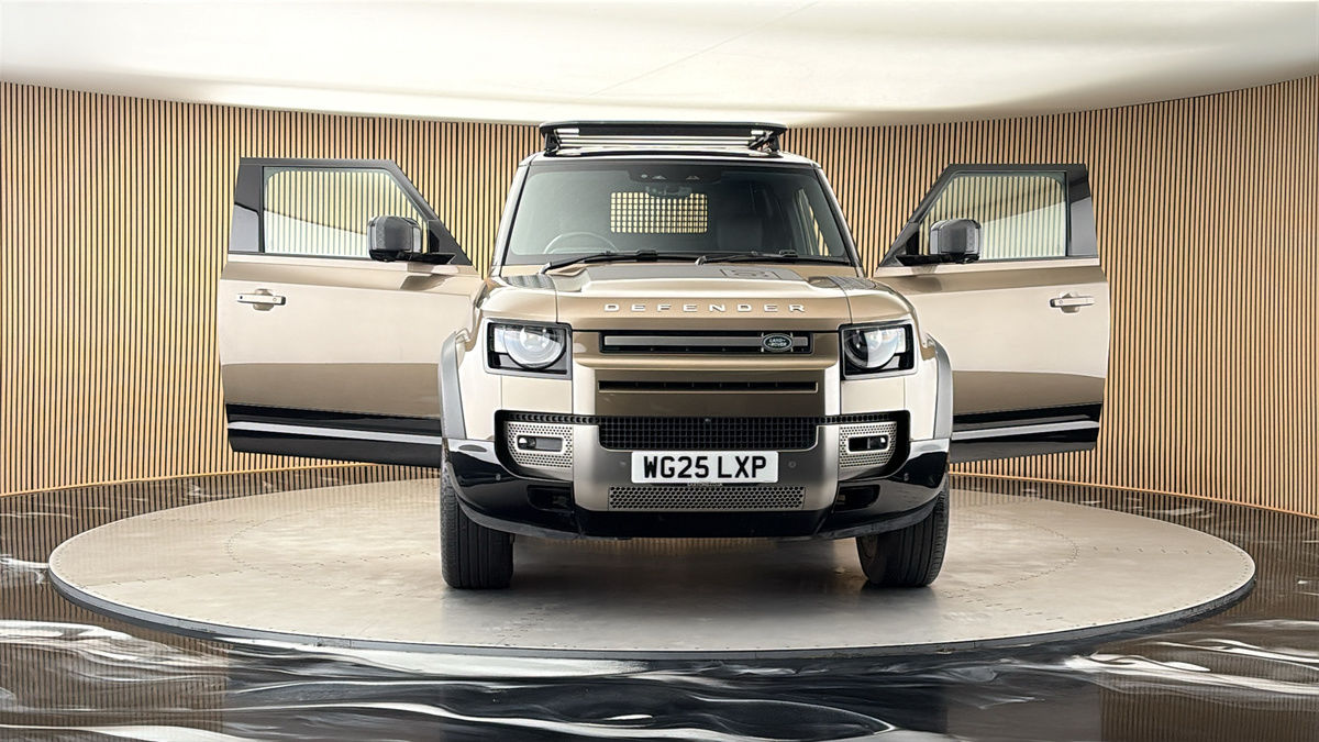 More views of Land Rover Defender 90
