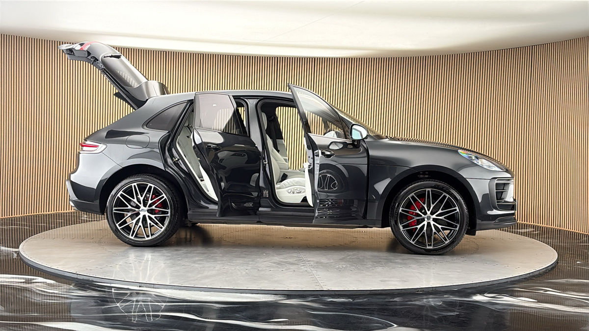 More views of Porsche Macan