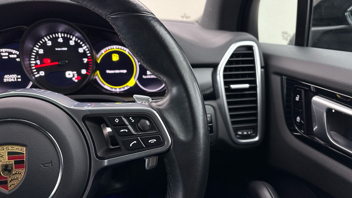Porsche Cayenne Image 14