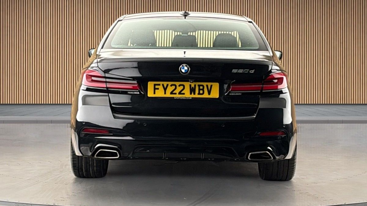 BMW 5 Series Image 4
