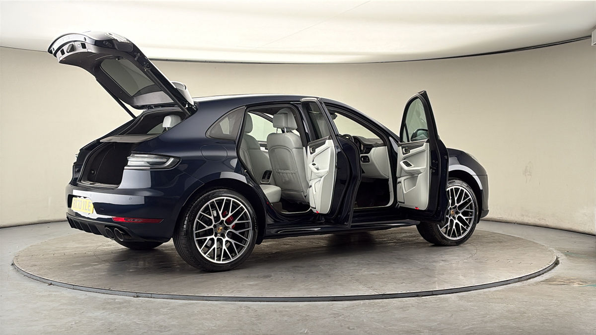 More views of Porsche Macan