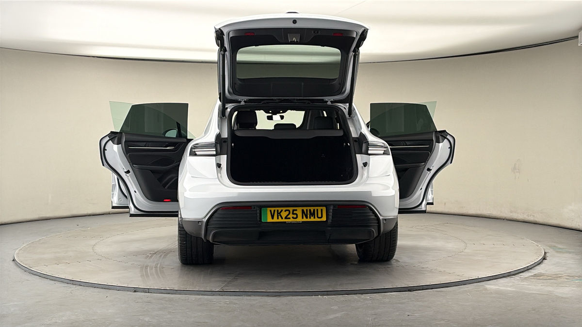 More views of Porsche Macan