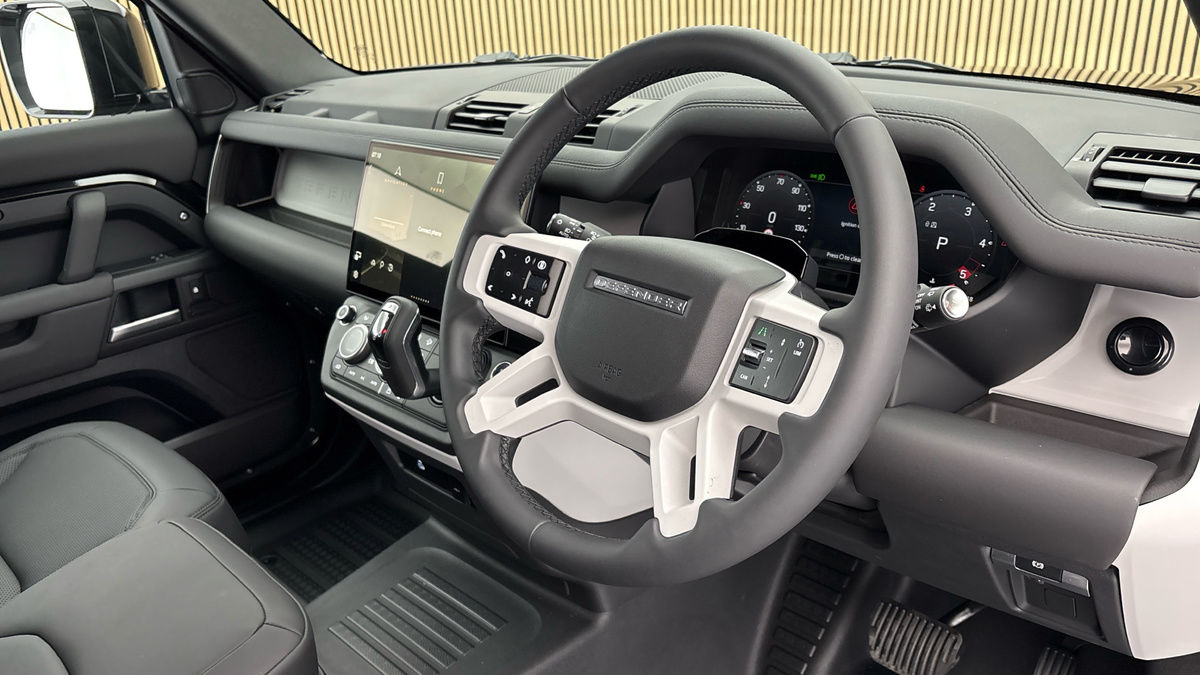 Land Rover Defender 110 Image 5