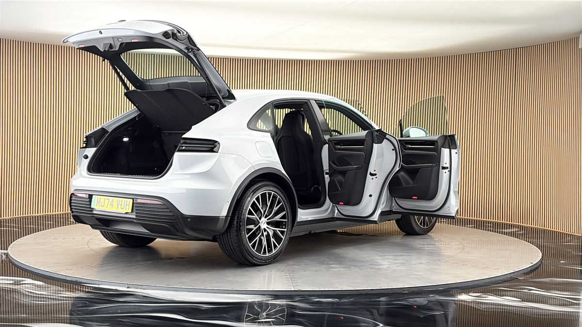 More views of Porsche Macan