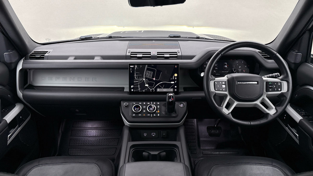 Land Rover Defender 110 Image 12