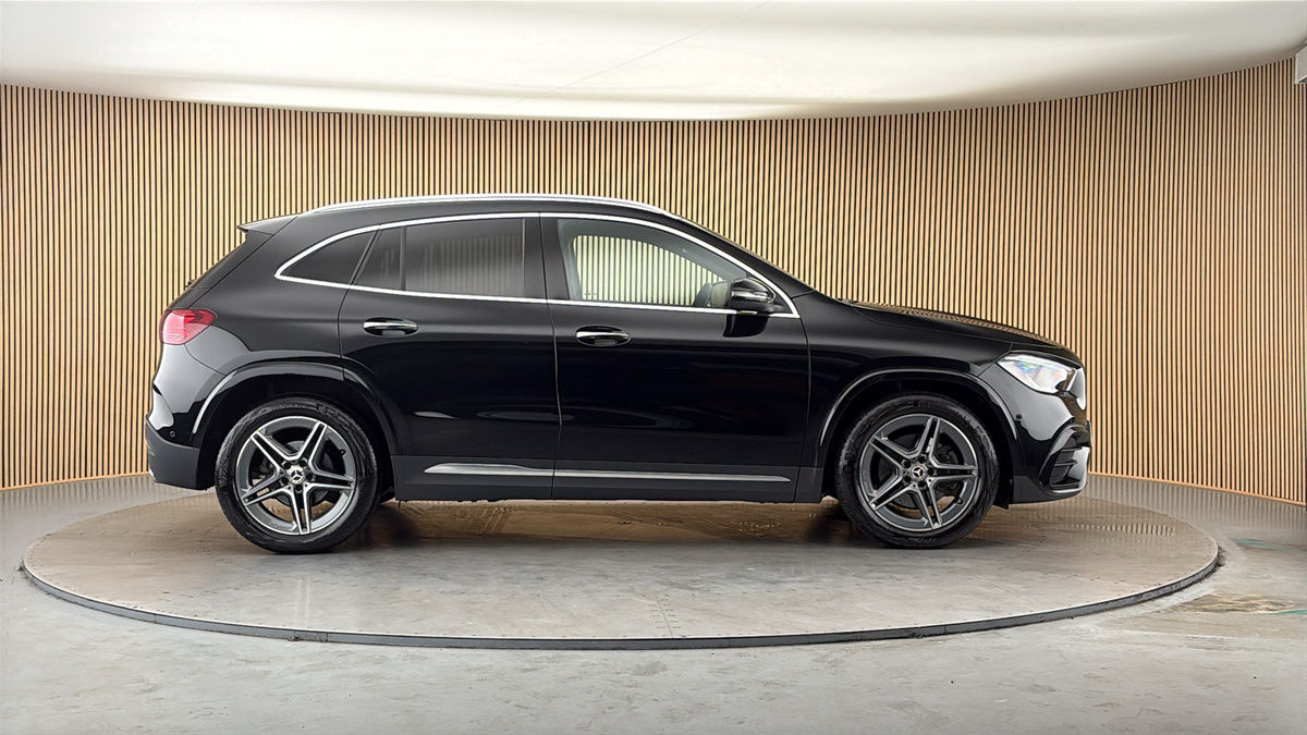 Mercedes-Benz GLA Image 16