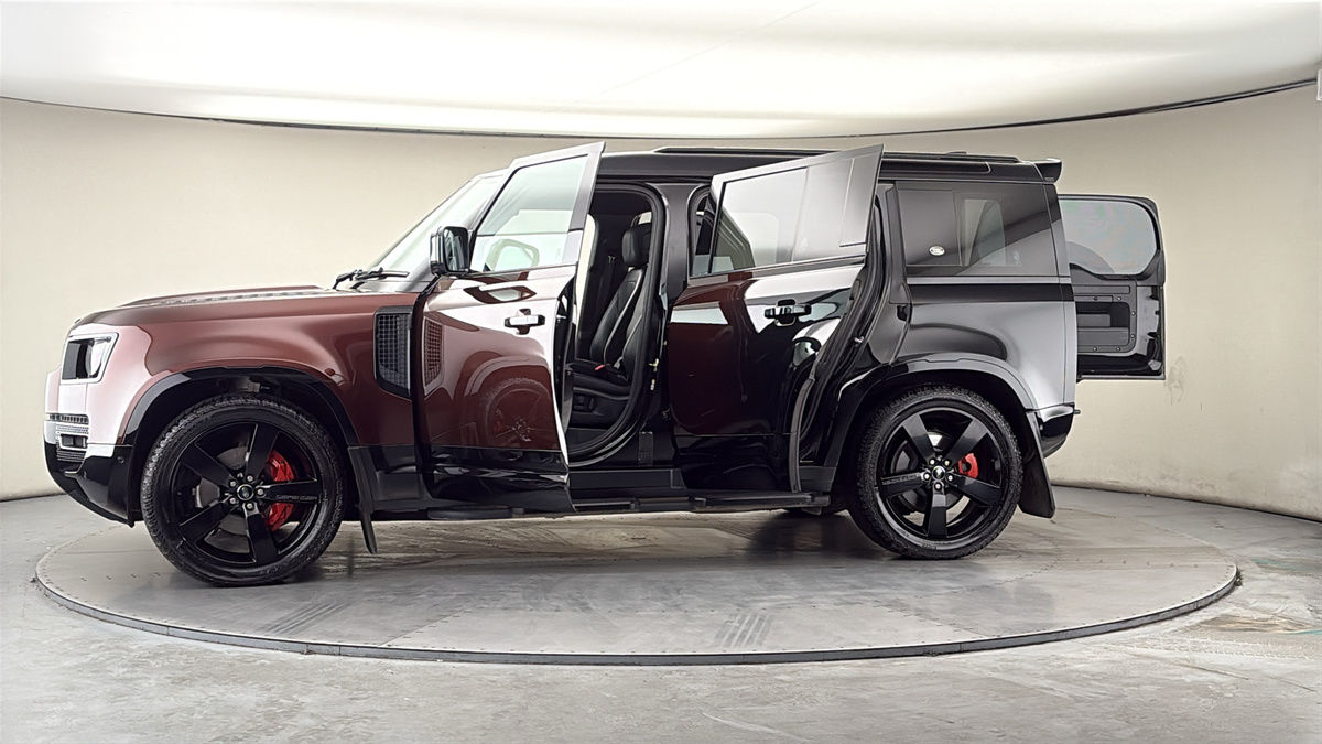 More views of Land Rover Defender 110