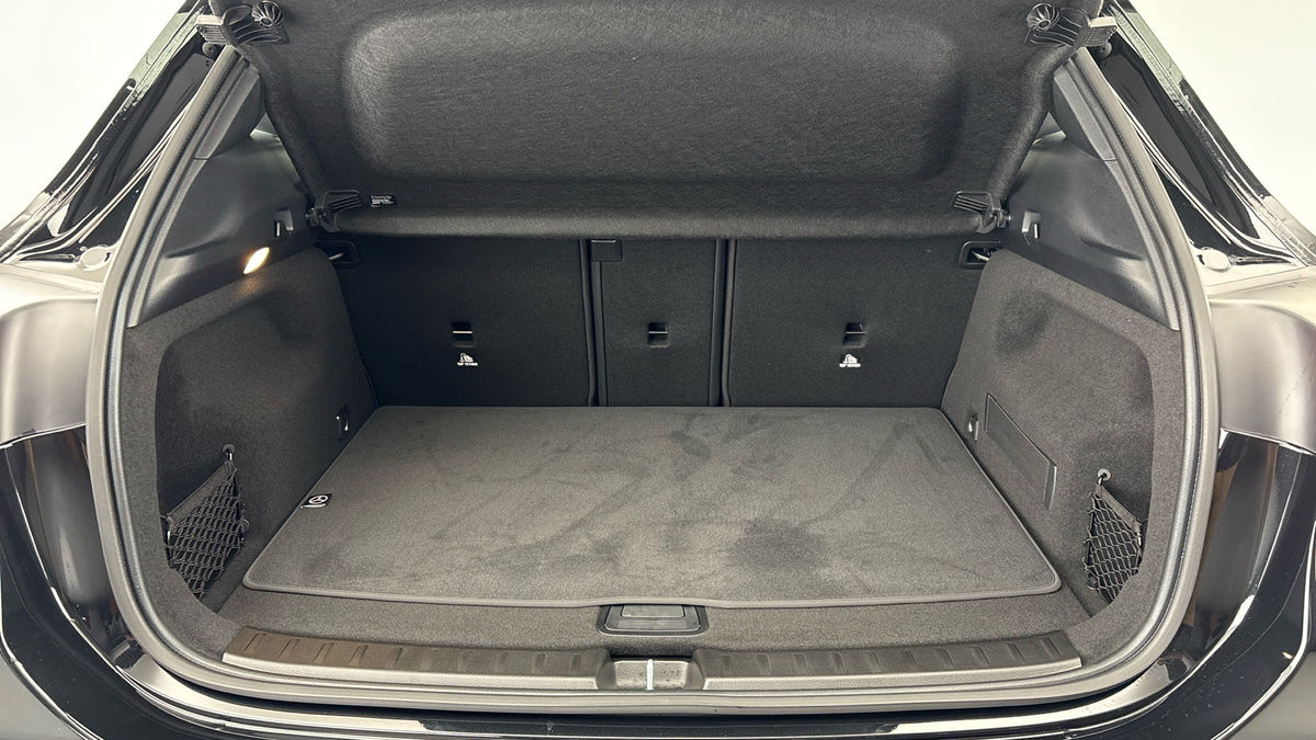 Mercedes-Benz GLA Image 11